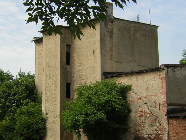 Zastanawiam sie ,jakie funkcje spelnial tan budynek KIEDYS !!!!