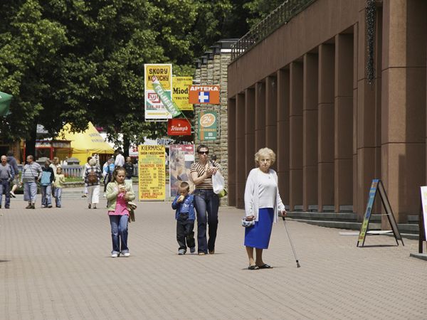 Na deptaku przed Nowym Domem Zdrojowym-Krynica Zdrój