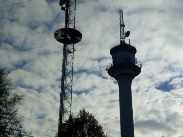 RTCN Jemiołów – Radiowo-Telewizyjne Centrum Nadawcze w Jemiołowie, maszt o wysokości 314 metrów i betonowa wieża o wysokości 99 metrów. Centrum zbudowano w lata