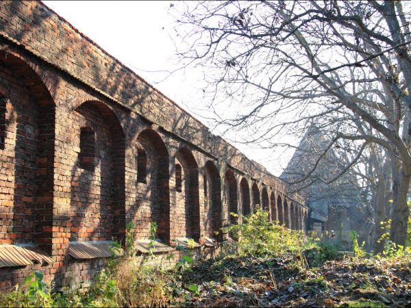 Kościół pw. św. Mikołaja i Stanisława biskupa w Jarosławiu przy ulicy Benedyktyńskiej. Przez starszych mieszkańców zwany Anna Kasarnia, został zbudowany w latac