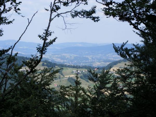 Widok z Modyni na Ostrą