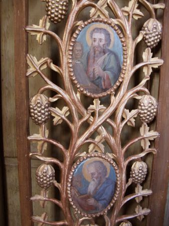 ornament wici roślinnej z medalionami - ubogacający carskie wrota.