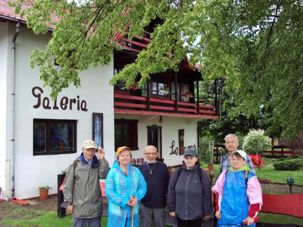 Z panem Leonem Chrabko - malarzem, współwłaścicielem pensjonatu i Galerii "Legraż".