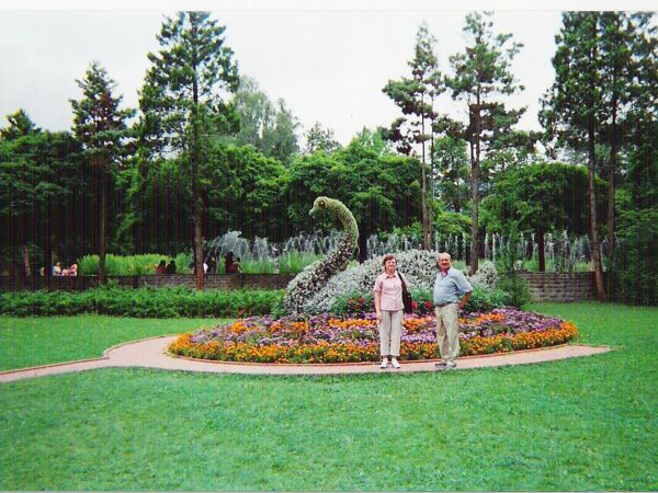 sceneria królowej kurortów polskich - musi i jest starannie ubogacona. Ks.Benedykt Chmielowski w poł. XVIII wieku pisał: " Wyżey Sącza osobliwe tenże autor wspo