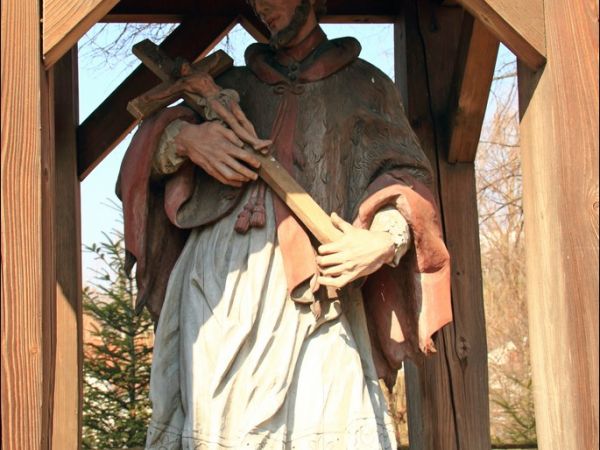 Drewniany kościół konstrukcji zrębowej pw. św. Sebastiana, wzniesiony w roku 1737. W roku 1980 był gruntownie odnawiany z całkowitą wymianą gontów. W  obrębie o