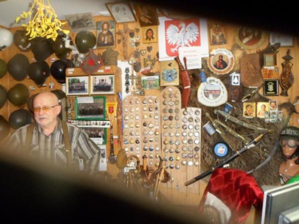 w muzeum - eksponaty z całego świata, ponad 1000 okazów, założyciel, pasjonat i kustosz - w jednej osobie - ciekawie opowiada,przedstawia dzieje i pochodzenie z