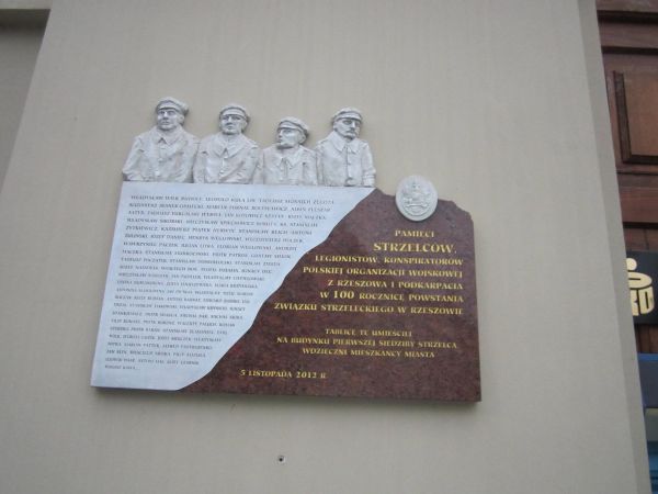 Tablica pamięci Strzelców Legionistów,Konspirantów Polskiej Organizacji Wojskowej-ul.3 Maja