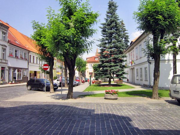 Reszel,Rynek Starego Miasta,widok przed Ratuszem 2012-07-07