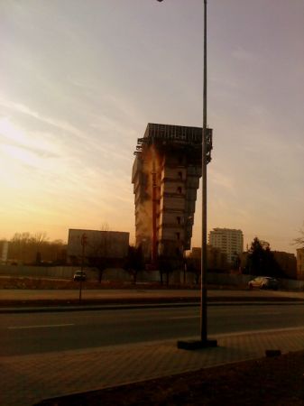 Rozbiórka biurowca CIECH na Żoliborzu XI 2010 / IV 2011