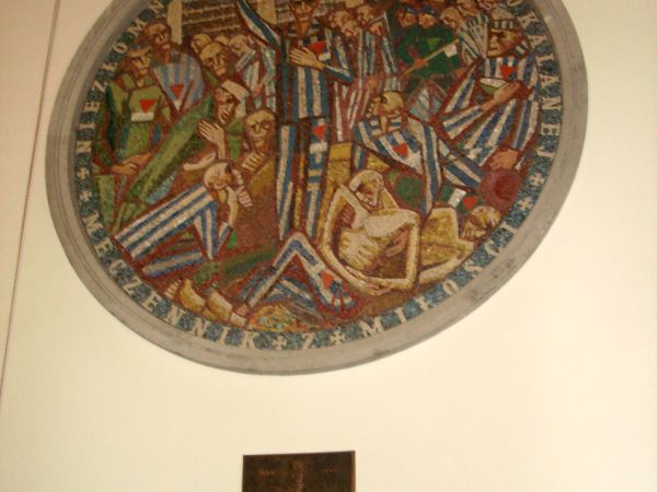 Niepokalanów - Sanktuarium Maryjne. Tablica poświęcona św. ojcu Maksymilianowi Kolbe