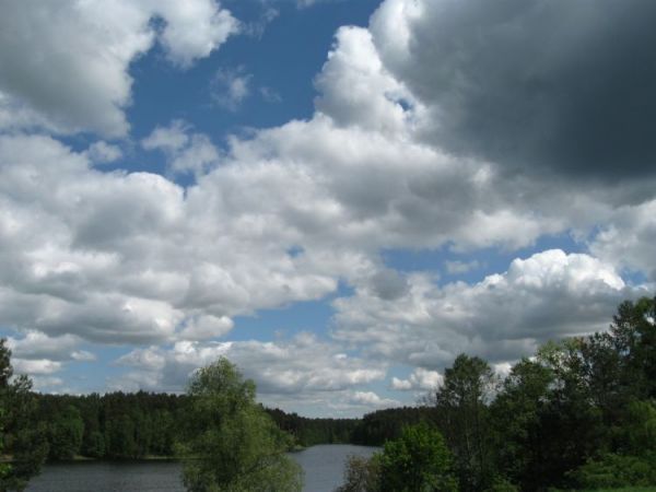 Chmury nad zalewem 2