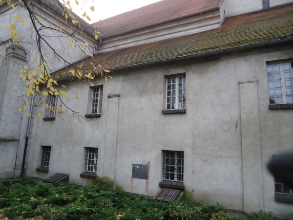 Kościół pobernardyński pw. Najświętszego Imienia Jezus i Niepokalanego Poczęcia N.M.P. - resztki klasztoru widziane od wsch.