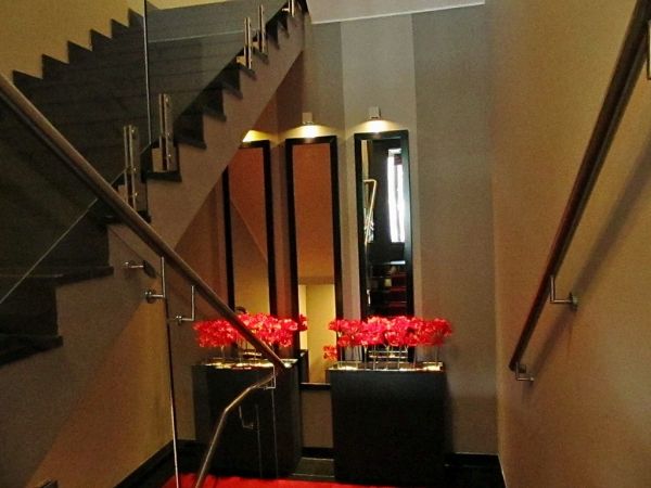 Klatka schodowa w hotelu Holiday Inn