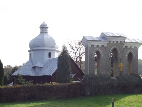 cerkiew zbudowana na planie krzyża greckiego, wzorowana jest na architekturze staroruskiej - urocza w wizualnym przekazie, po wojnie użytkowana jako kościół, pr
