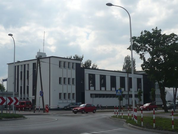 Tak  się  prezentuje  budynek  dawnej  ,,Olimpijskiej,,po  ociepleniu  i  nowej elewacji.