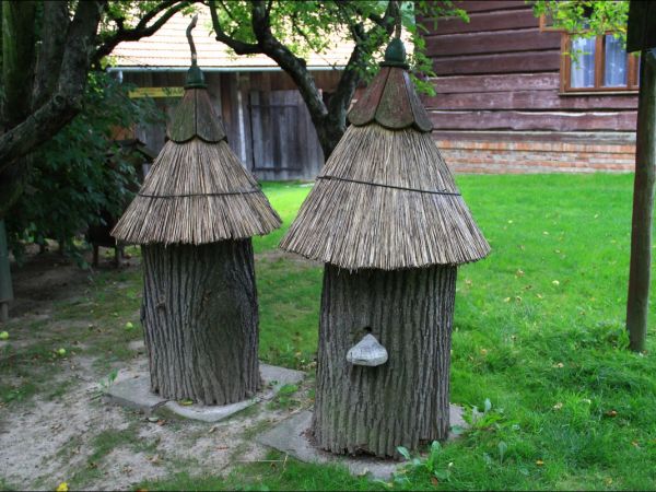 Skansen wsi w Markowej - ule