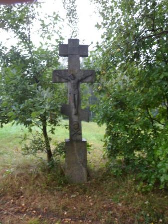 krzyż kamienny - w plenerze Sądeckiego Parku Etnograficznego.