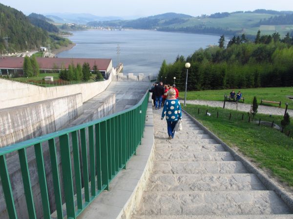 Długie zejście przy tamie