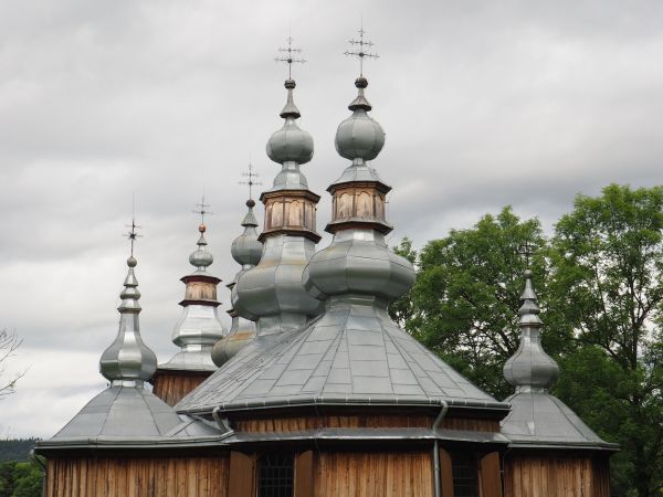 podziwiamy i przypominamy : cerkiew ta należy do grupy 16 polskich i ukraińskich drewnianych cerkwi wpisanych w czerwcu 2013r. na Listę Światowego  Dziedzictwa