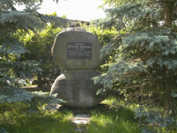 Obelisk poświęcony nieodżałowanemu Doktorowi.
ul. Edwarda Bieszki