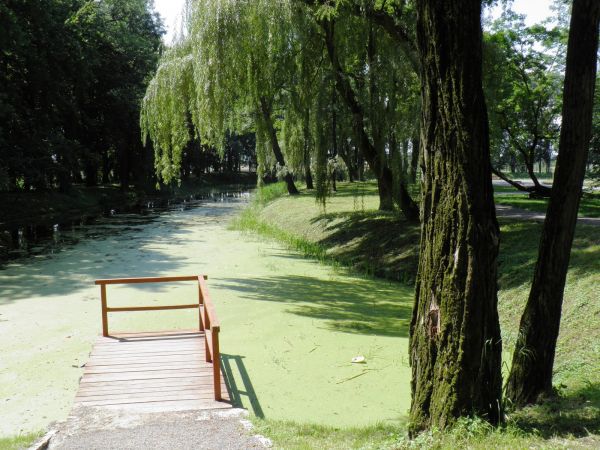 Park i Pałac z lat 1817-1819, powstały wg. projektu Magdaleny z Dzieduszyckich Morskiej przy pomocy Chrystiana Piotra Aignera i budowniczego Fryderyka Baumana.