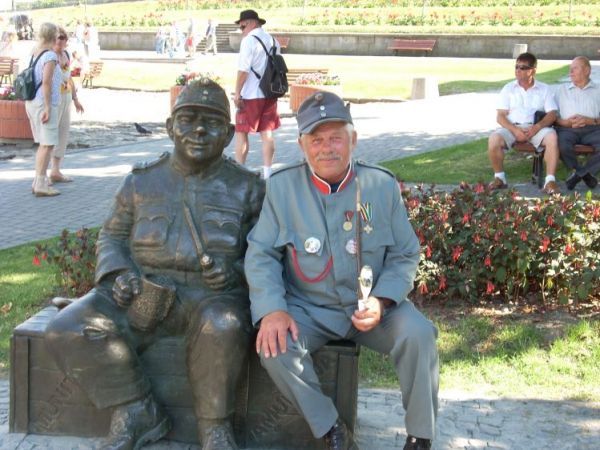 Pomnik Szwejka w Przemyślu.
Kopia i orginał