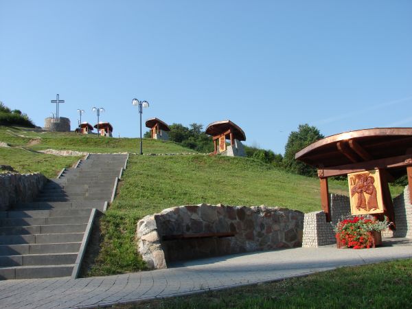 Ścieżka dydaktyczna z drogą krzyżową od Drwęcy aż po sam zamek.