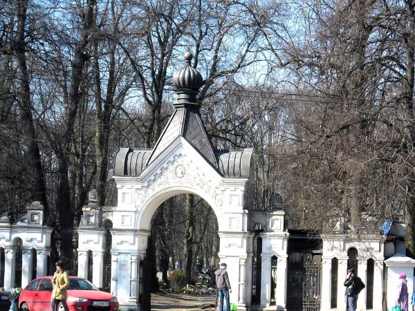 Główne wejście na cmentarz przy ul. Lipowej.