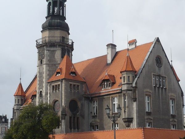 Ratusz w Krotoszynie ciekawy ale przybudówki w latach 60-tych pozbawiły uroku budowli.