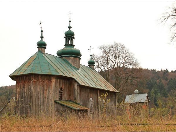 Drewniana filialna cerkiew greckokatolicka p.w. św. Michała Archanioła w Krasicach . Cerkiew wzniesiona w roku 1899. W latach 50. XX wieku została opuszczona .