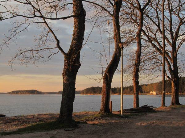 Alejka przy Złotej Rybce nad jeziorem Wdzydze