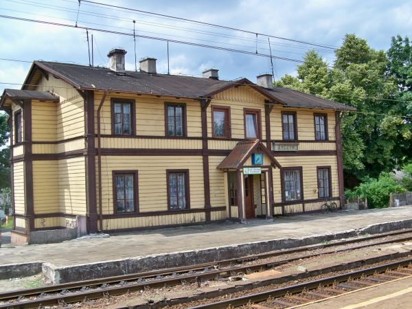 Budynek stacji Życzyn - stan z 2012r.