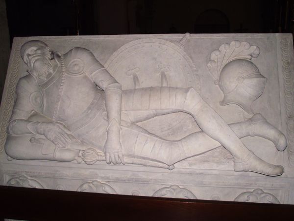 kamienna płyta nagrobna. Warto wiedzieć, że 23.02.1280r. pod Goźlicami , niedaleko Koprzywnicy, rycerstwo polskie pod wodzą kasztelana krakowskiego Warsza, woje