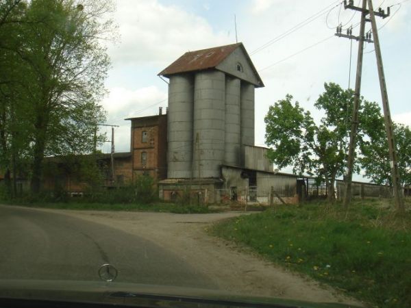 Stary młyn  przy wjeździe do Smokowa  położony obok czynnej liniii kolejowej. Młyn wyposażony w rampę kolejową. W przyszłości właściciele Majątku planują albo u