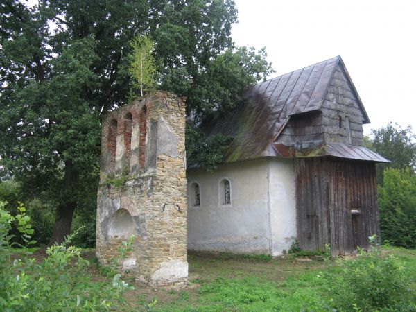 cerkiew /opuszczona/ i dzwonnica - niegdyś bramna.