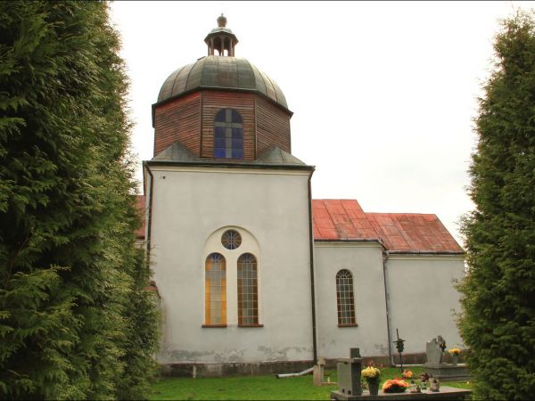 Cerkiew pw. św. Michała Archanioła w Chołowicach . Zbudowana w 1897 r. W 1941 r. spalona. W latach 1993-96 odbudowana.  Obecnie Kościół Pojednania pw. Ducha Świ