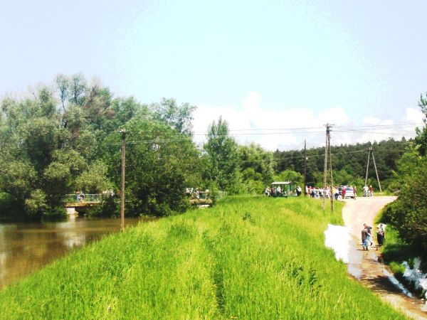 Kępa Polska dnia 23.05.2010r. -  Mołtawa w czasie letniej powodzi gdy poprzedniego dnia o god. 23,00 Wisła osiagnęła na wodowskazie maksymalny poziom 739 cm. Na