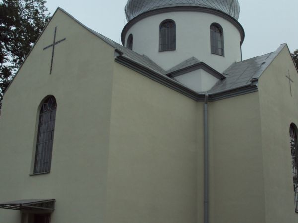 Cerkiew greckokatolicka w Wielopolu zbudowana w 1939r. Jest to świątynia filialna, pw. św.Michała Archanioła na planie krzyża z centralną kopułą. Dotrzemy do ni