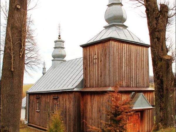 Dawna cerkiew filialna greckokatolicka pw. Przemienienia Pańskiego w Siemuszowej - ( od 1946 r. kościół filialny rzymskokatolicki p.w. Chrztu Pańskiego), wznies