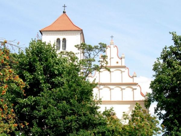 Ksciol parafialny p.w. sw. Stanislawa Biskupa.
http://www.janowiec.com/kosciol.html