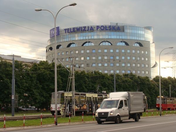Widok gmachu TVP od strony ul. Jana P. Woronicza. Zdj. wyk. 18.08.2009 r.