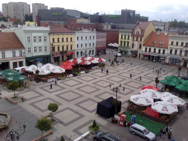 WIDOK NA RYNEK Z RATUSZA