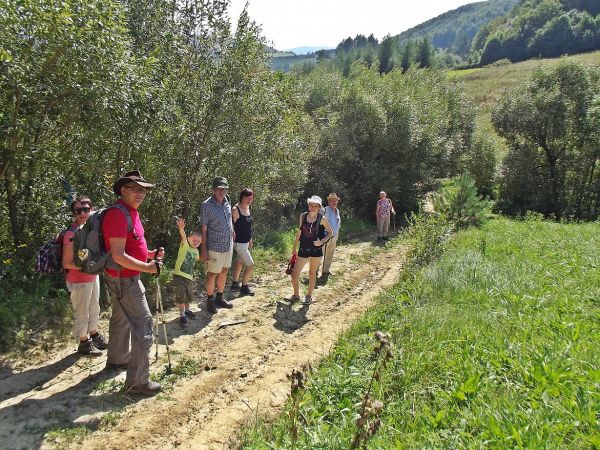 tu etap na : "Szlaku starej osady za lasem" podczas "wyprawy odkrywców" - tu już zejście do Muzeum "Knieja".