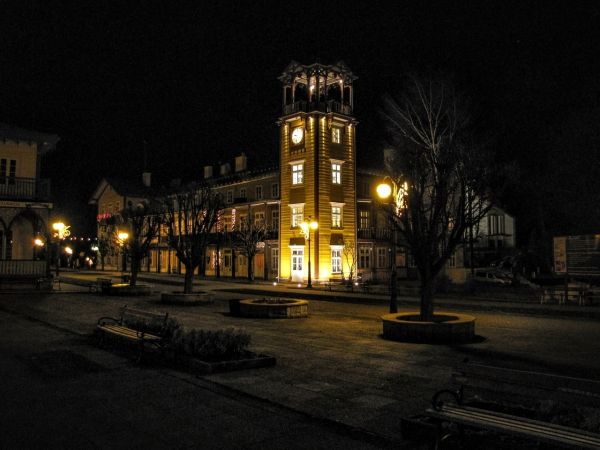 Iwonicz Zdrój Plac Dietla nocą