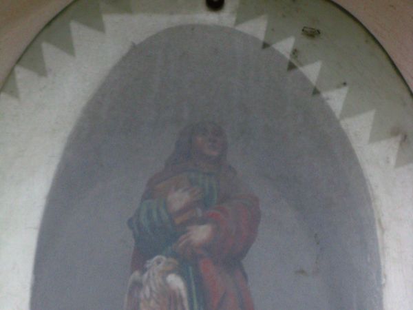 miniaturowa rzeźba św. Pawła i rzeźbiony orzeł - pewnie z godła Polski, może nauki w/w wzywać będą - stwarzać nadzieję - do niepodległości odzyskania, może by d