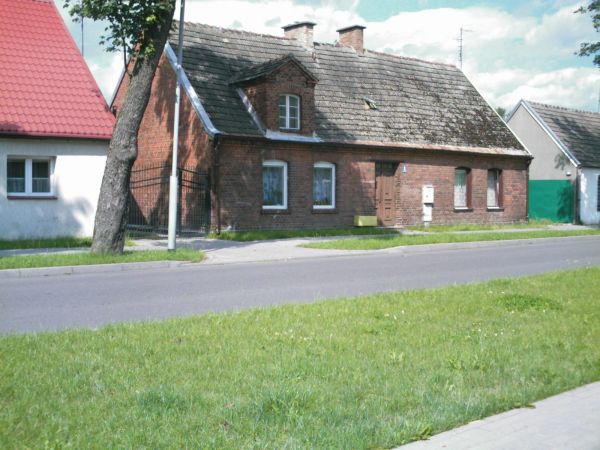 Z ciągu zabudowań przy ul. Michała Mostnika wybrałem losowo jeden który pamięta jeszcze Hoene Strasse.