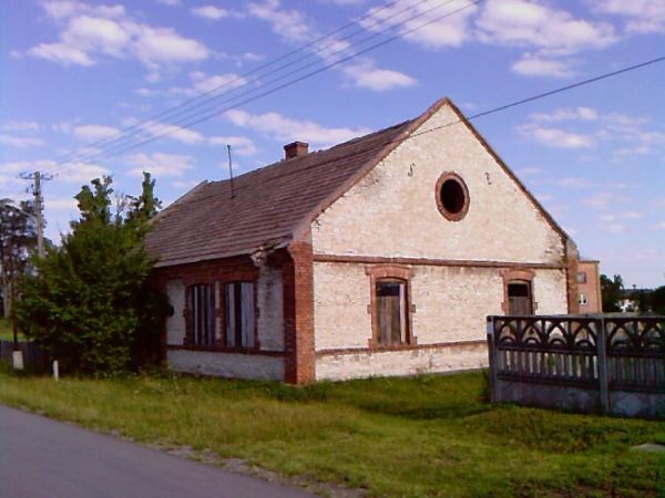 W tym budynku mieściła się kiedyś szkoła. Baaaaaardzo dawno ;)