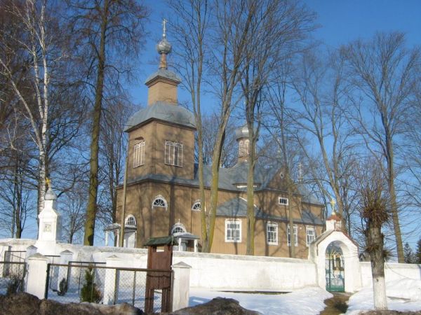 Cerkiew drewniana pw. Św. Michała Archanioła 1864-1867. Fot. wykonałem 23.02.10 o godz. 16:45 . Latem od strony szosy jest słabo widocna.