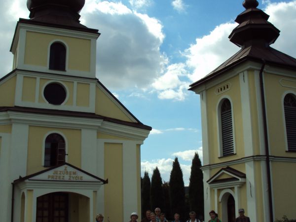 Dawna cerkiew gr.-katolicka pw. św. Jana Złotoustego, od 1946r. kościół rzymsko-katolicki. Obiekt w stylu klasycystycznym. Obok kościoła dzwonnica, również klas