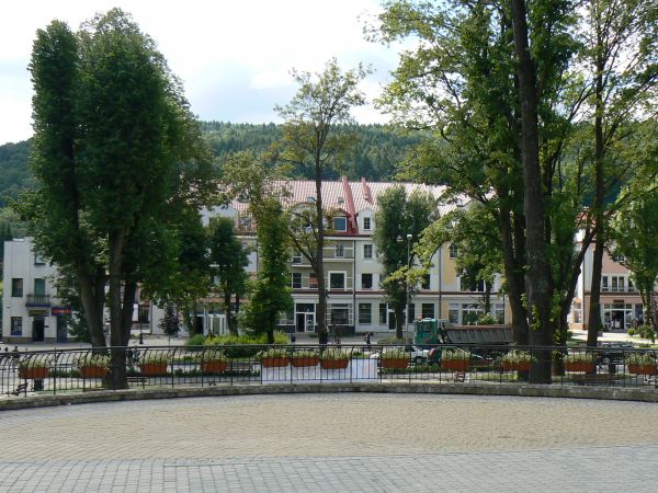 RYNEK - USTRZYKI DOLNE